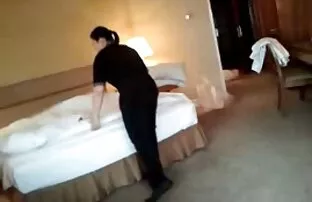 XXX バスルームでお父さんのディックに彼女の指を貼り付ける娘。 女性 用 エッチ な 動画