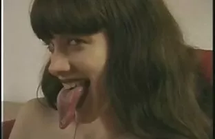 XXX 彼はスプーンから精子を女の子に与え、フェラチオの後に犯された。 h 動画 無料 女性 向け