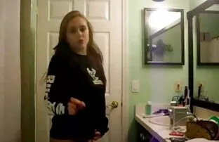 XXX 女の子は真空ポンプで自慰行為をする。 イケメン エロ 動画