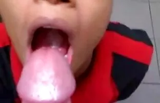 XXX 彼は親密なゲルで両方の穴で女性を塗りつぶし、猫と肛門を一つずつファックしました エッチ アニメ 女性