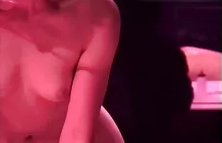 XXX 恋人は彼に顔にショットを与えながら、夫を呼び出します エロ アニメ 動画 女性 向け