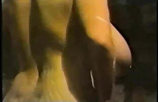 XXX 赤毛のひよこを縛って、ディックスを舐め、ジーンズで隣人の曲線美のディックを吸う。 無料 女性 専用 エロ 動画