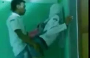 XXX 彼は女の子の口の中に座って、彼女にお尻を舐めるように強制した。 完全 無料 エロ 動画 女性