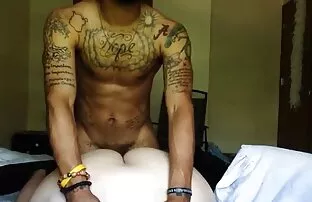 XXX 彼は友人がセックスのための馬鹿を開発するのを助けた。 h 動画 シュガール