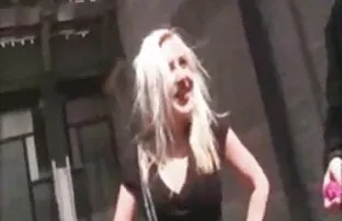 XXX 兄は裸のおっぱいで静かな妹を取ります。 女の子 エッチ 無料