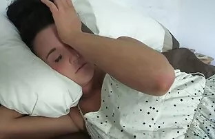 XXX チェスティは、三次元の変態の雛がノックダウンされます。 女性 専用 の エロ 動画
