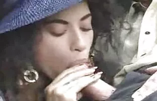 XXX アジアの熟女誘惑隣人セックスながらにaビキニでザ中庭 女性 の 為 の 無料 セックス 動画