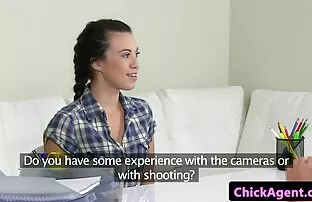 XXX 私はレズビアンがお互いに熱い、禿げた雛を撫でたと思った。 無料 エロ 動画 女性