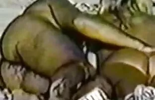 XXX 男はセックスのために彼の成熟したルームメイトを誘惑する。 女 エッチ 無料