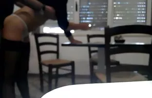 XXX アマチュアblowjobのビーチに面した若い金髪 女の子 の ため の エロ 動画