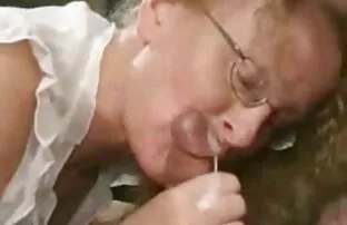 XXX クロップハンドルハンマー 女性 の セックス 無料 動画