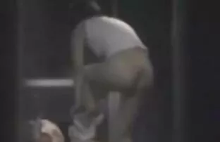 XXX クールな暗い色の天使のための初めての肛門フィット ムータン エロ 動画